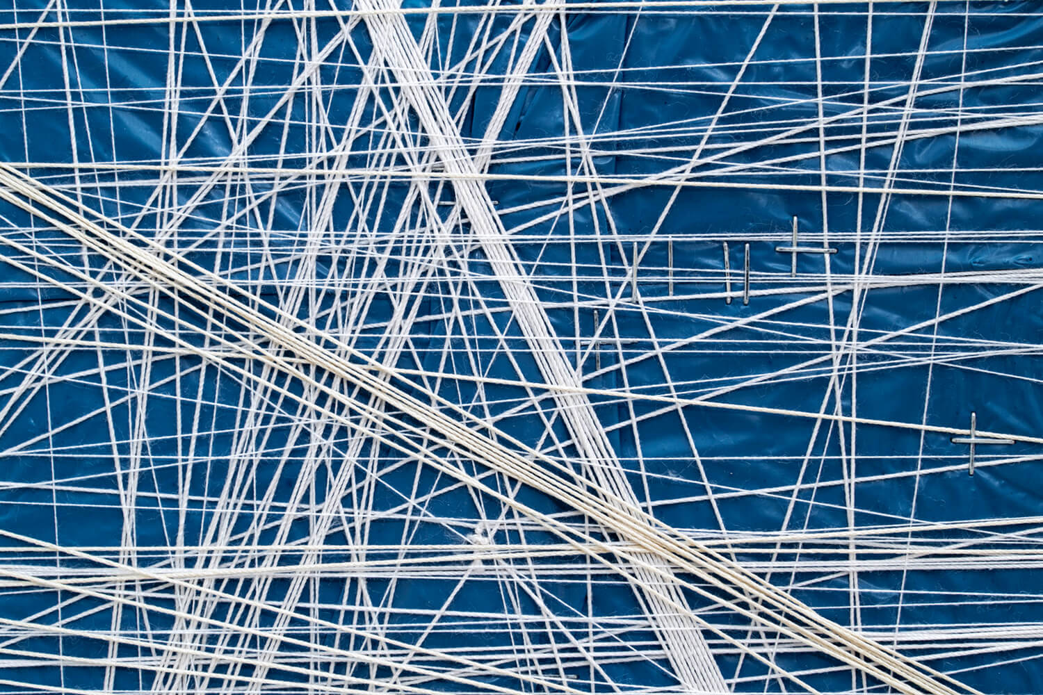 Detail-Der-Letzte-raeumt-die-Erde-auf-2026-5